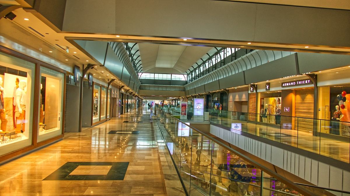 Shopping Mall inner view in Dubai with multiple shops with shiny tiles